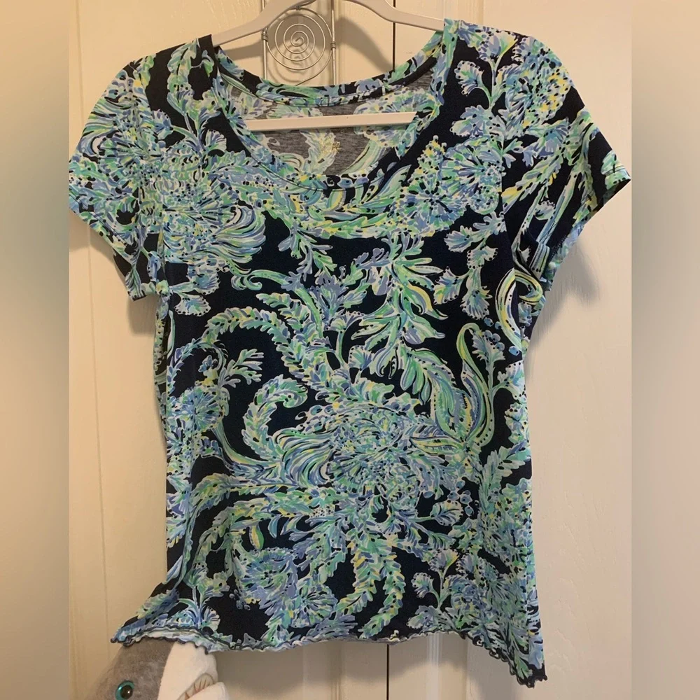 Lilly Pulitzer Print Crew Tee with lettuce edge hem - Picture 1 of 6